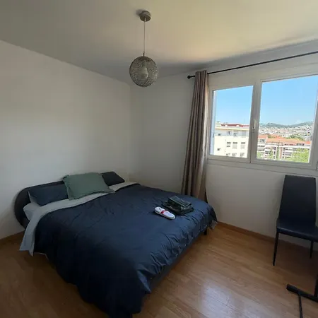 Apartment Trois Pieces Spacieux A *